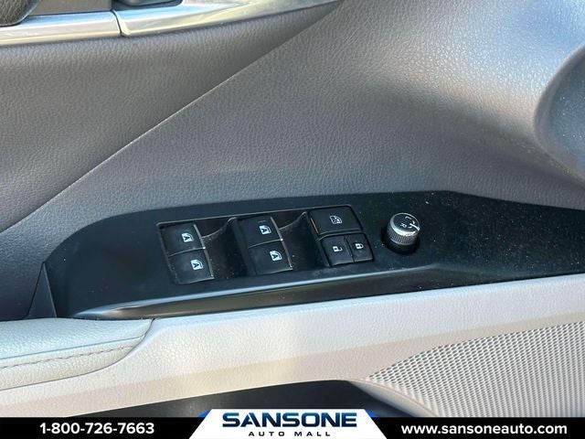 2020 Toyota Camry Hybrid XLE