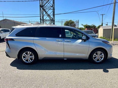 2024 Toyota Sienna Platinum 7 Passenger