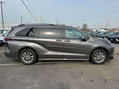 2024 Toyota Sienna XLE