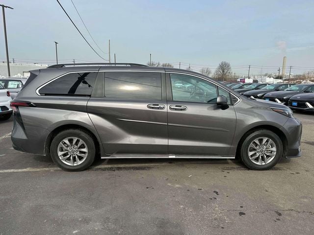 2024 Toyota Sienna XLE