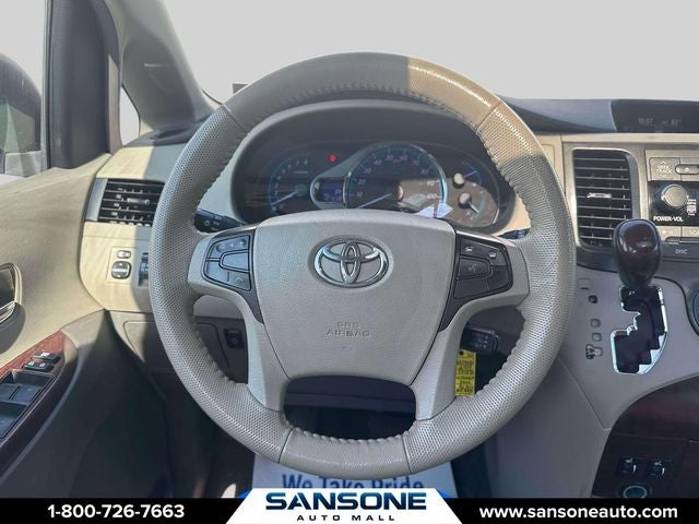 2014 Toyota Sienna XLE 8 Passenger