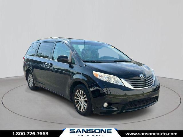 2014 Toyota Sienna XLE 8 Passenger