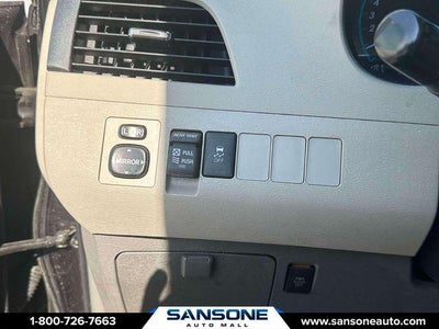 2014 Toyota Sienna XLE 8 Passenger