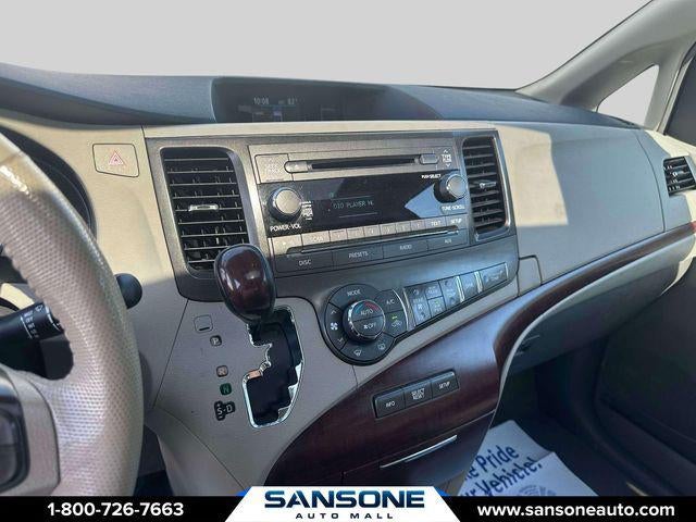 2014 Toyota Sienna XLE 8 Passenger