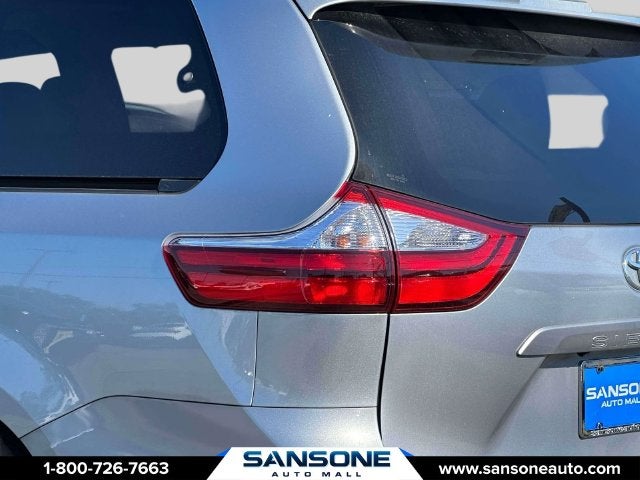 2017 Toyota Sienna XLE 8 Passenger
