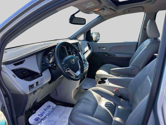 2017 Toyota Sienna XLE 8 Passenger