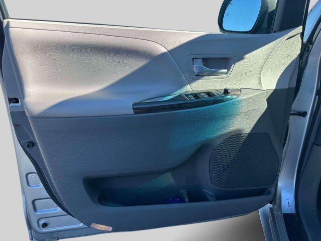2017 Toyota Sienna XLE 8 Passenger