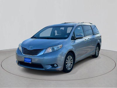 2017 Toyota Sienna XLE 8 Passenger
