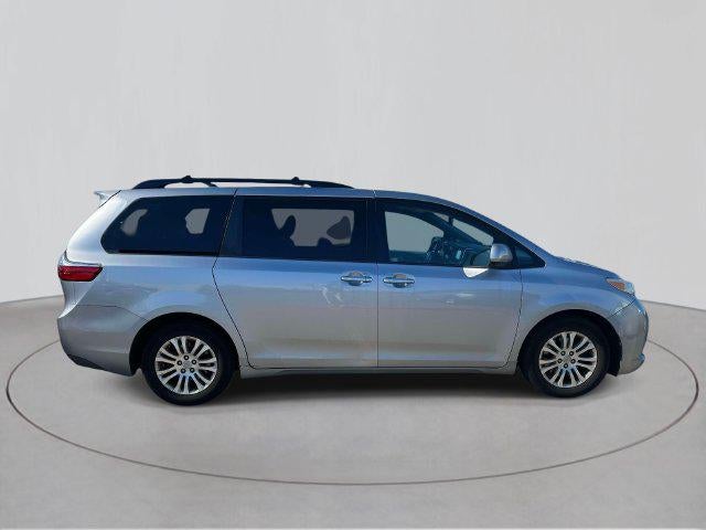 2017 Toyota Sienna XLE 8 Passenger