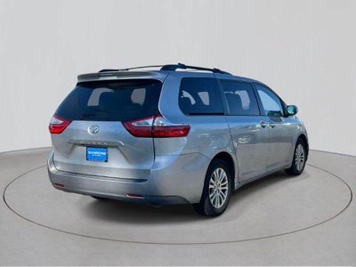 2017 Toyota Sienna XLE 8 Passenger