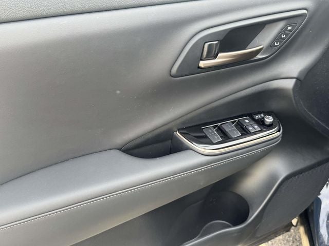 2025 Toyota Crown Signia XLE