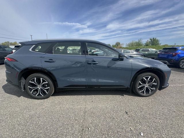 2025 Toyota Crown Signia XLE