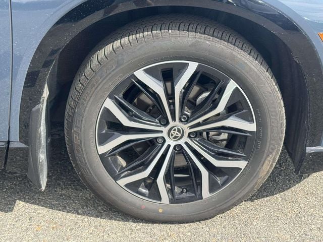 2025 Toyota Crown Signia XLE