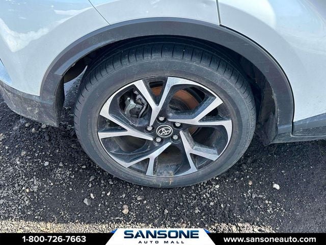 2022 Toyota C-HR XLE