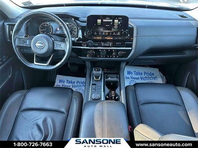 2024 Nissan Pathfinder SL