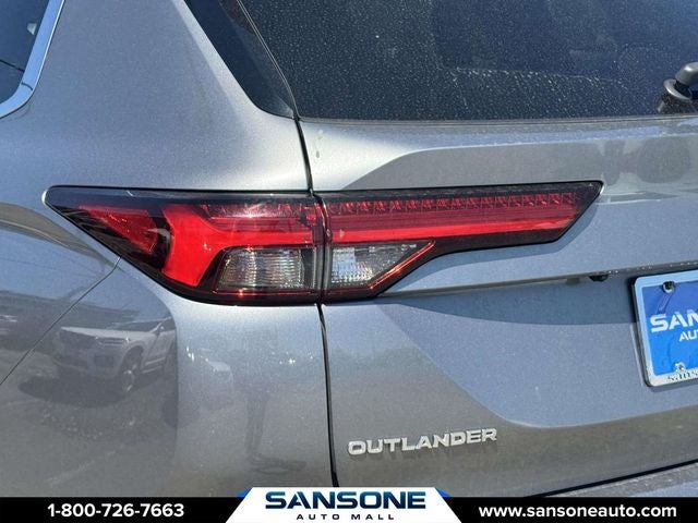2022 Mitsubishi Outlander SE