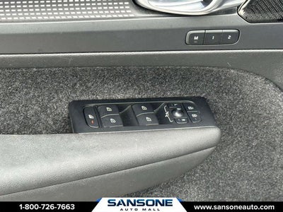 2022 Volvo XC40 R-Design