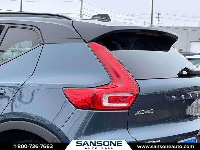 2022 Volvo XC40 R-Design