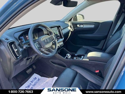 2024 Volvo XC40 B5 Plus Dark Theme