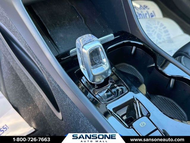 2024 Volvo XC40 B5 Plus Dark Theme
