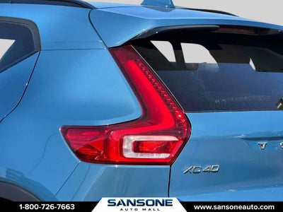 2024 Volvo XC40 B5 Plus Dark Theme